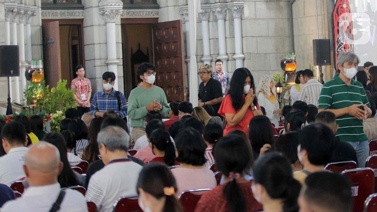 Rinciannya, Misa Jumat Agung bakal berlangsung pada pukul 12.00 WIB, pukul 15.00 WIB, dan 18.00 WIB.<br>