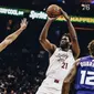 Bintang Philadelphia 76ers Joel Embiid sukses membukukan double-double dengan perolehan 53 poin, 12 rebounds, dan tiga assist sepanjang laga melawan Charlotte Hornets. (Instagram/Sixers)