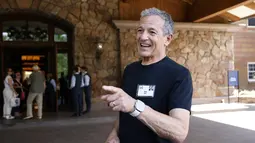 Chief Executive Officer The Walt Disney Company, Bob Iger tiba untuk menghadiri konferensi tahunan Allen & Co Sun Valley di Sun Valley, Idaho pada 9 Juli 2024. (KEVORK DJANSEZIAN / GETTY IMAGES NORTH AMERICA / Getty Images via AFP)