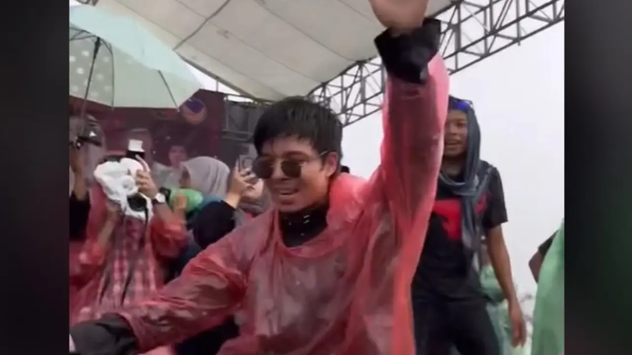 Atta Halilintar Rela Kehujanan di Acara Kampanye Krisdayanti, Disebut Menantu Idaman.  foto: TikTok @thelemosfamily
