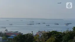 Salah satu pulau yang  terletak di kota Sorong, Papua Barat, Kamis (21/11/2019). Kota Sorong merupakan kota terbesar kedua di Papua, suasana kota Sorong sangat ramai dan memiliki beberapa pulau di kabupaten Sorong. (Liputan6.com/Herman Zakharia)