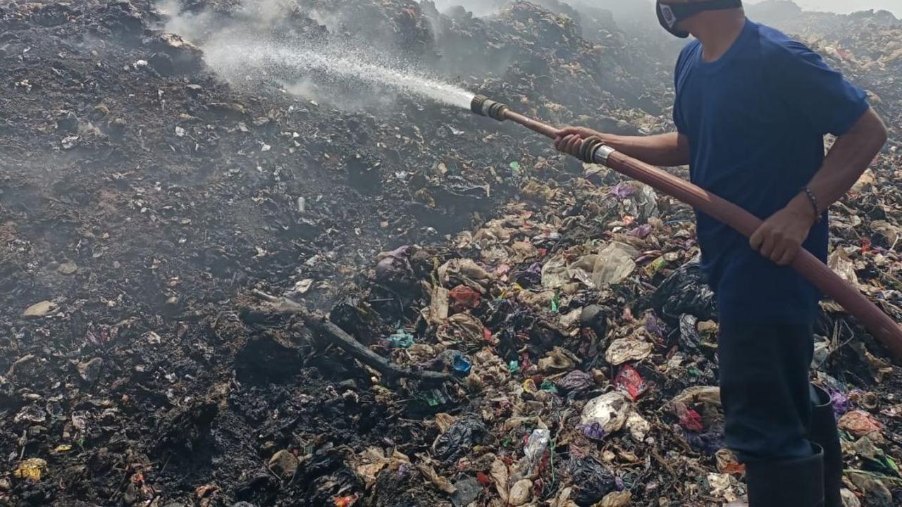 Dia memperkirakan butuh waktu sekitar dua Minggu agar sekam api padam sepenuhnya. Namun, jika penampungan sebelah timur ikut terbakar, maka waktu yang dibutuhkan akan lebih lama.