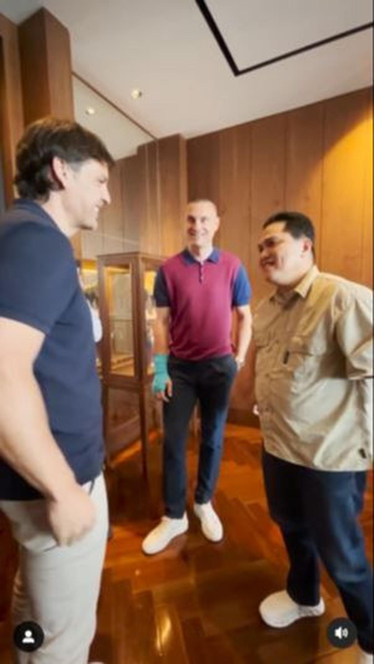 "Terima kasih sudah datang Vidic dan Morientes," tutup Erick Thohir. <br>
