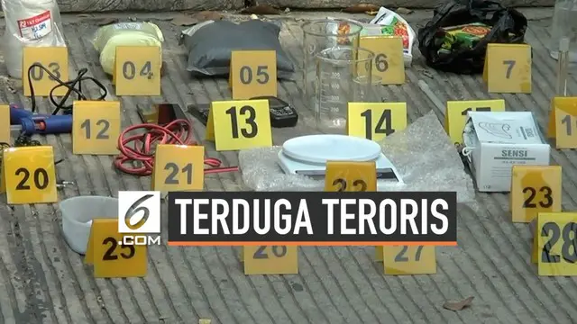 Densus 88 menangkap terduga teroris di kawasan Cilincing, Jakarta Utara. Polisi menyebut tersangka memiliki rencana melakukan pengeboman.