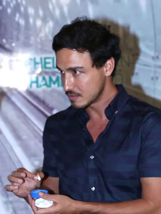 "Dalam waktu yang mendadak dan terbatas, saya sibuk dan dia sibuk. Jadi kita sampai ngobrol via handphone, makan bareng, kita ke supermarket bareng, dan nonton film bareng," jelas Hamish Daud. (Galih W. Satria/Bintang.com)