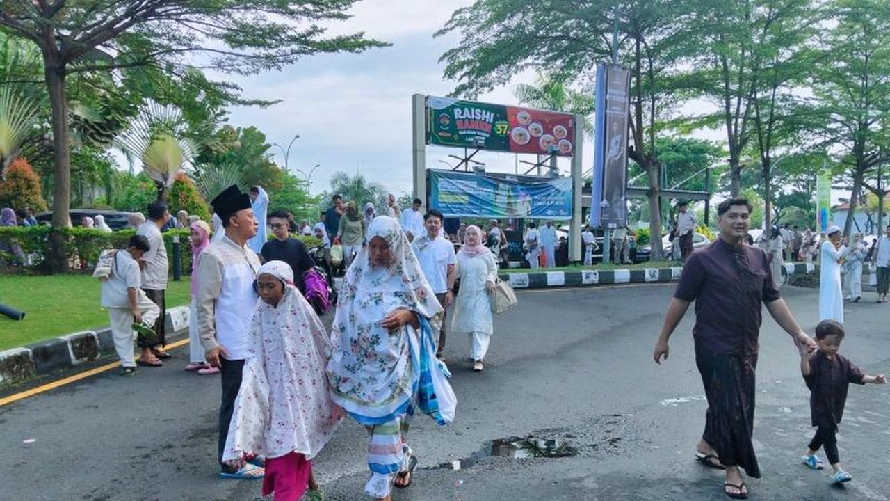 Umat Muslim Mataram Penuhi Lapangan, Rayakan Shalat Idul Fitri 1447 H dengan Khidmat