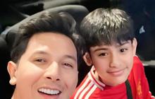 5 Potret Kebersamaan Sonny Septian Ajak Faaz Quality Time Sepulang Sekolah, Kompak Pakai Jersey Manchester United