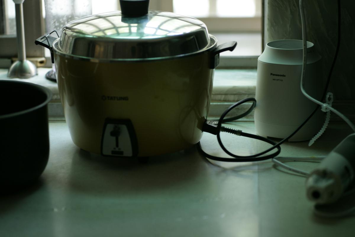Ilustrasi Rice Cooker/Photo by MChe Lee on Unsplash