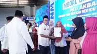 Anggota Komisi XI DPR Mukhamad Misbakhun mendorong para ibu yang menjadi konstituennya di Pasuruan dan Probolinggo menjadi penopang perekonomian rumah tangga masing-masing dengan menjalankan usaha mikro, kecil, dan menengah atau UMKM.