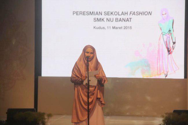 Dibawah bimbingan desainer Irna Mutiara, SMK NU Banat ikut  dalam Indonesia Fashion Week 2015 | foto: copyright vemale/yuni