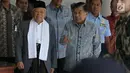 Wakil Presiden Jusuf Kalla (kanan) menerima kedatangan Wakil Presiden terpilih Ma'ruf Amin di Kantor Wakil Presiden, Jakarta, Kamis (4/7/2019). Pertemuan JK dan Ma'ruf hari ini diketahui untuk bertukar informasi terkait tugas sebagai wakil presiden. (Liputan6.com/Angga Yuniar)