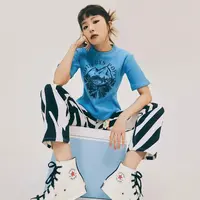 Didapuk sebagai brand ambassador Converse Korea sejak 2018, main dancer dari girlgroup Red Velvet, Seulgi kerap tampil stylish memadu padankan busana dengan Converse. (Instagram/hi_sseulgi).