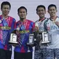 Ganda putra Fajar Alfian/Muhammad Rian Ardianto sukses menjuarai Malaysia Masters 2022 usai menumbangkan sesama wakil Indonesia, Mohammad Ahsan/Hendra Setiawan, Minggu (10/7/2022). (AP Photo/Kien Huo)