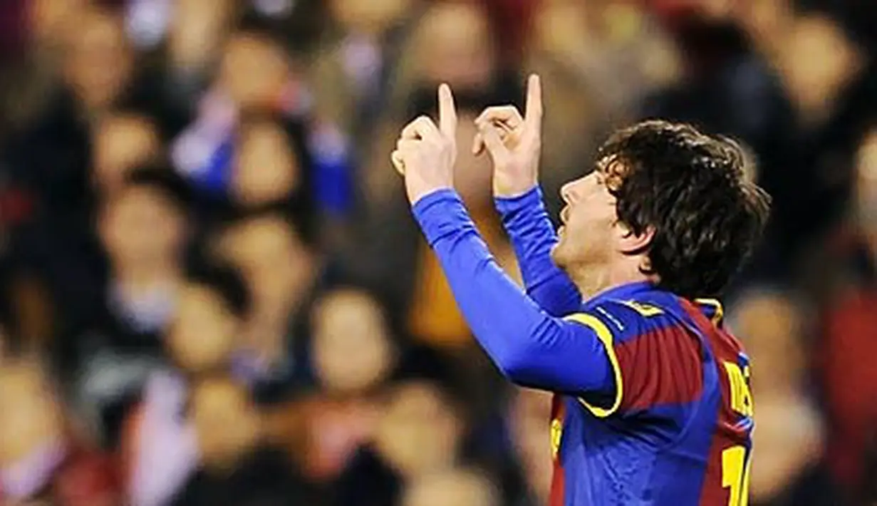 Superstar Barcelona Lionel Messi merayakan gol semata wayang kemenangan atas Valencia di Estadio Mestalla dalam lanjutan La Liga, 2 Maret 2011. AFP PHOTO/JAVIER SORIANO