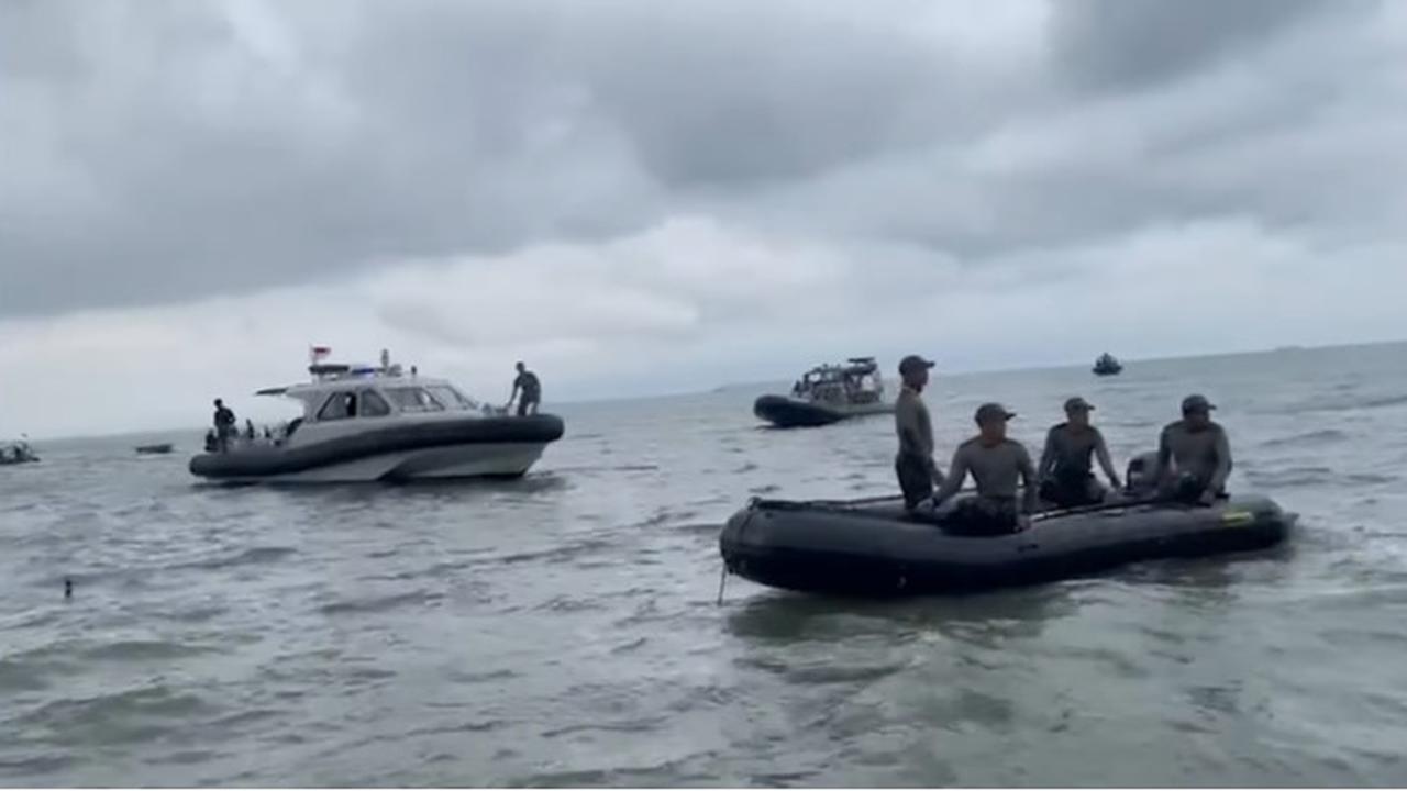 tni al bongkar pagar laut