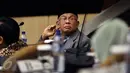 Ketua Badan Kehormatan DPD A.M Fatwa saat mengikuti sidang paripurna luar biasa yang digelar DPD di Kompleks Parlemen, Senayan, Jakarta, Rabu (5/10). (Liputan6.com/Johan Tallo)