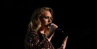 Adele, penyanyi dengan suara yang menggelegar itu tengah berbahagia. Genap berusia 29 tahun, Adele pun merayakan dengan caranya sendiri lewat foto yang diunggahnya di media sosial. (AFP/Bintang.com)