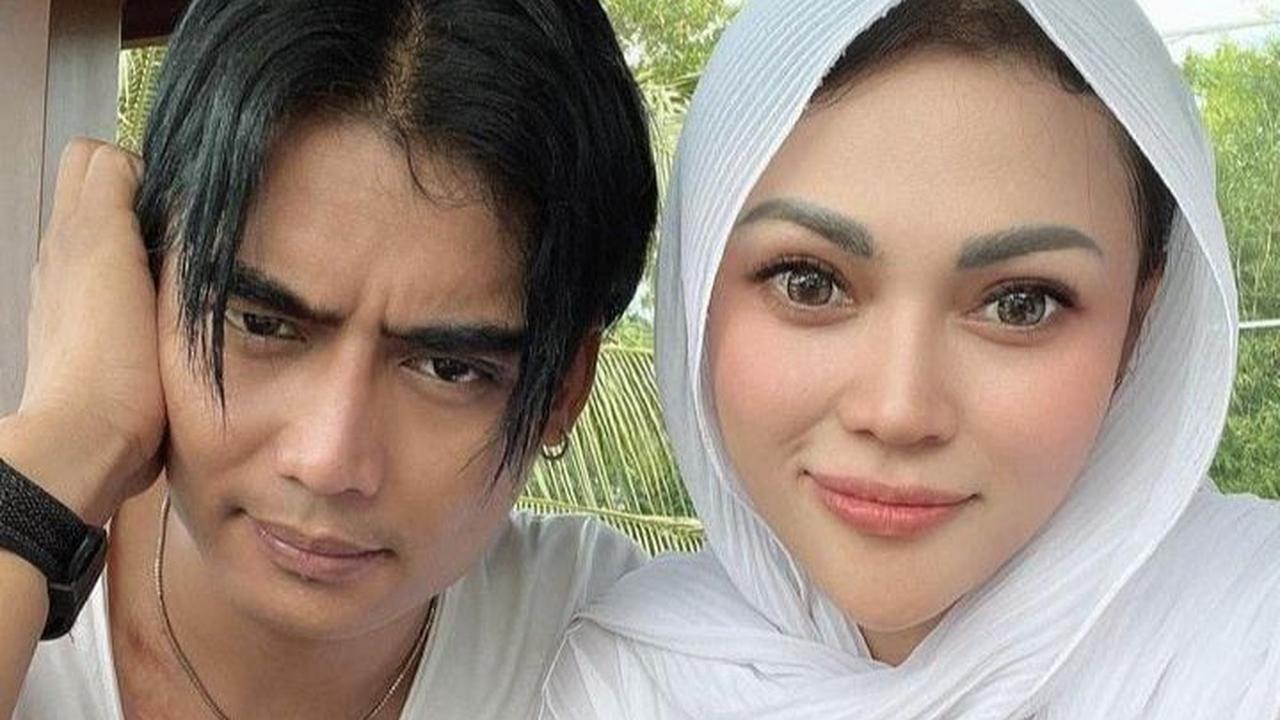 Charly Van Houten dan Shinta Regina