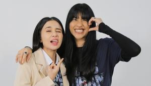 Saking random, Taskya Namya membawa beragam permainan seperti ular tangga hingga monopoli di lokasi syuting film Alas Roban. Michelle Ziudith syok.