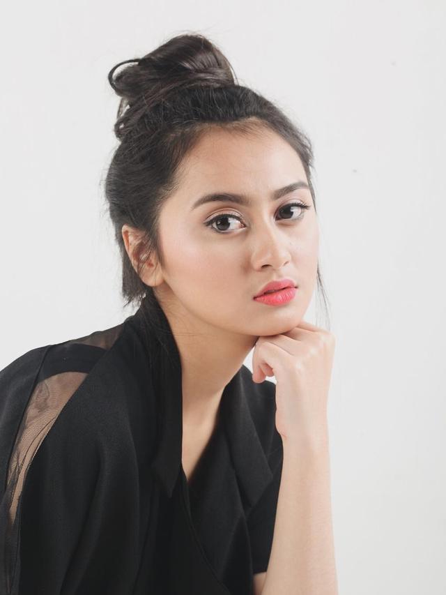 6 Gaya Pemotretan Memes Prameswari dengan Berbagai Tema Ini Curi Perhatian