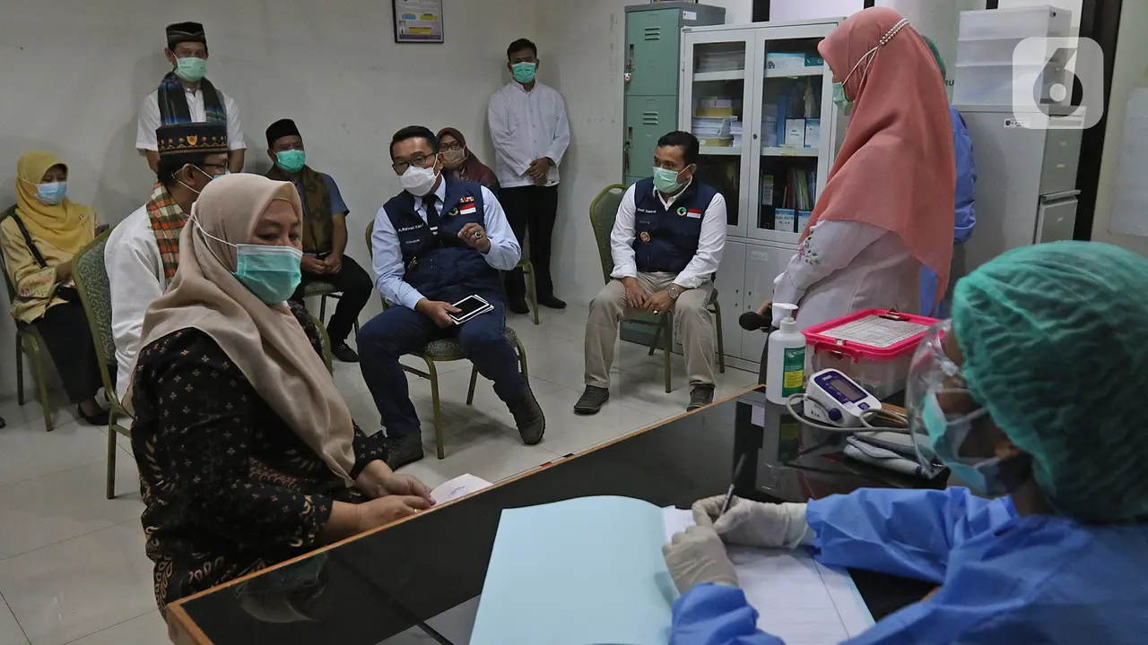 FOTO: Ridwan Kamil Tinjau Simulasi Vaksinasi COVID-19 di Depok