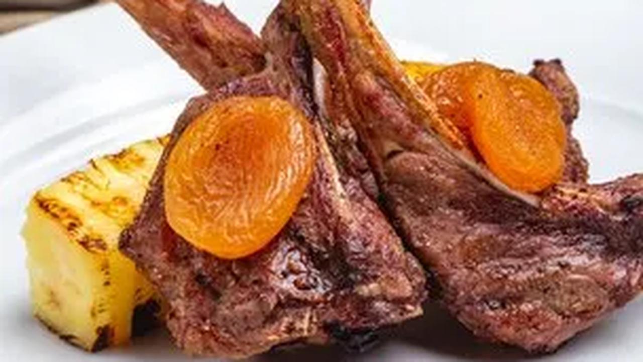 Jadi, jika memungkinkan, pilihlah daging domba yang masih memiliki tulang. Mengiris daging yang masih menempel pada tulangnya sebenarnya tidak sulit jika Anda tahu teknik memotongnya dengan tepat.