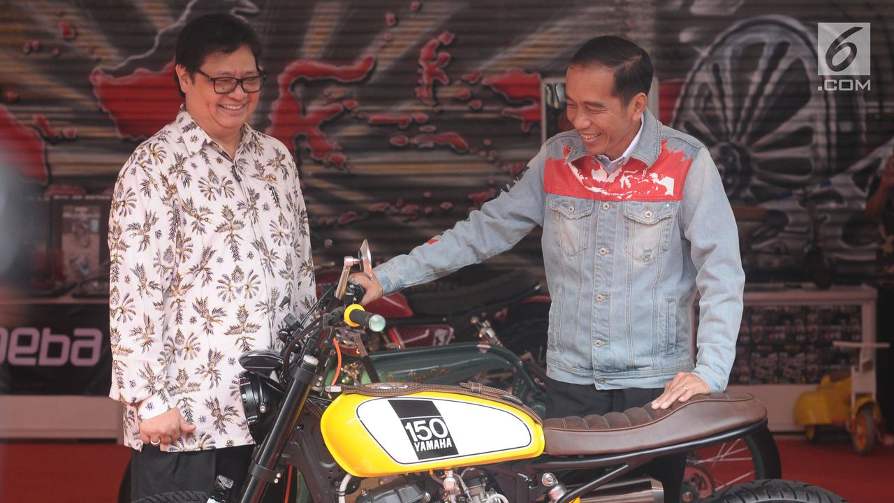 Kenakan Jaket Jeans, Presiden Jokowi Tinjau IIMS 2018