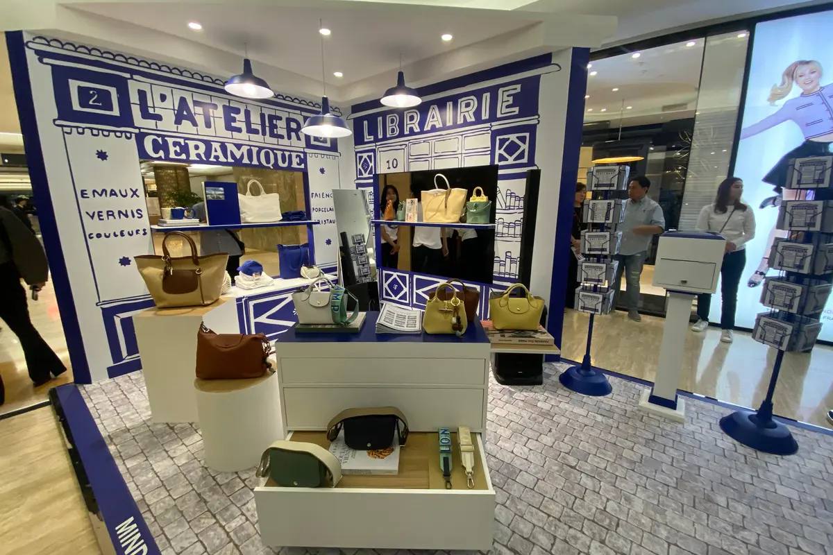Kolaborasi Longchamp dan Seniman Prancis Hadir di Plaza Indonesia Lewat Pop-Up Bertema Parisian Craftsmanship (photo by fimela.com)