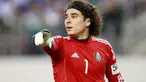 Gaya kiper Meksiko, Guillermo Ochoa di laga penyisihan Grup A Concacaf Gold Cup 2011 melawan El Salvador di Cowboys Stadium, Arlington, Texas, 5 Juni 2011. Meksiko unggul 5-0. Rick Yeatts / Getty Images / AFP