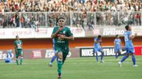 Striker andalan PSS, Cristian Gonzales, saat melakukan selebrasi gol ke gawang Persiraja Banda Aceh di Stadion Maguwoharjo, Sleman, Rabu (21/11/2018). (Bola.com/Vincentius Atmaja)