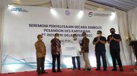 PT PPA secara simbolis penyelesaian pesangon kepada perwakilan eks karyawan PT Iglas di Gresik, Jawa Timur, Jumat (10/9/2021).
