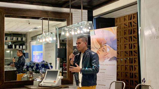 Dr Stanley Setiawan SP KK salah satu tim dokter di C Derma