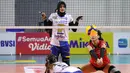 Pemain Jakarta Pertamina Fastron, Niverka Frica (kanan) mengembalikan bola dalam laga final four PLN Mobile Proliga 2022 melawan Bandung Bjb Tandamata di Padepokan Bola Voli Sentul, Jawa Barat, Minggu (20/03/2022). Jakarta Pertamina kalah 0-3 (15-25, 17-25, 17-25). (Bola.com/Bagaskara Lazuardi)