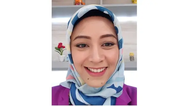 Begini potret Eky Renata dalam balutan hijab, anggun dan memesona.
