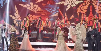 Acara puncak ulang tahun ke 23 tahun Indosiar disiarkan secara langsung dari Jakarta Convention Center (JCC). Stasiun televisi yang identik dengan dangdut itu menampilkan raja dan ratu dangdut serta penyanyi dangdut papan atas. (Bambang E Ros/Bintang.com)