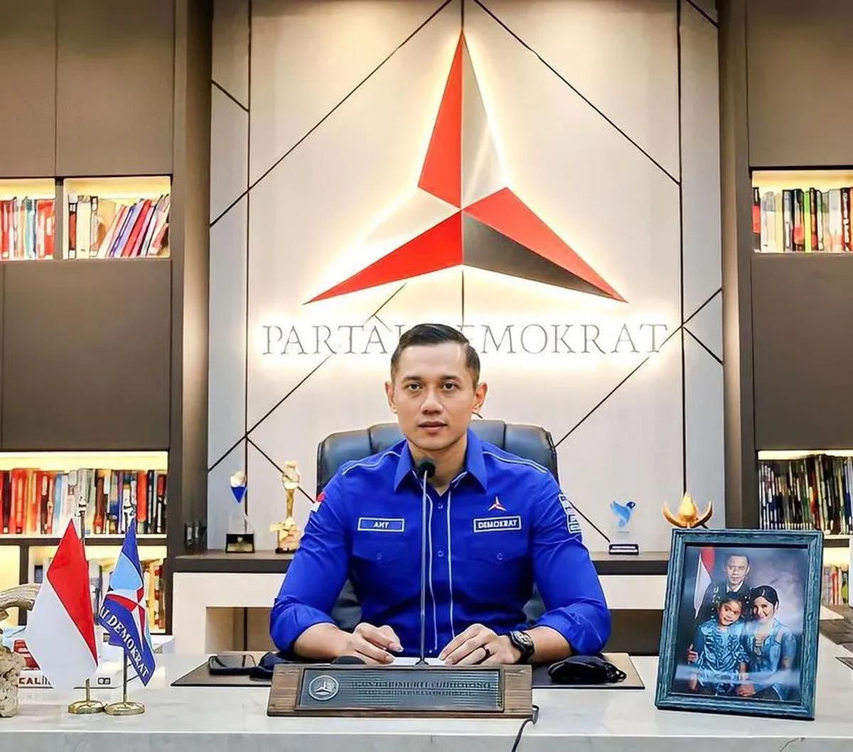 Presiden Jokowi memberikan kode keras saat ditanya peluang Demokrat mendapatkan kursi menteri. Reshuffle Kabinet rencananya bakal dilakukan pada Rabu (25/10) besok.&nbsp;
