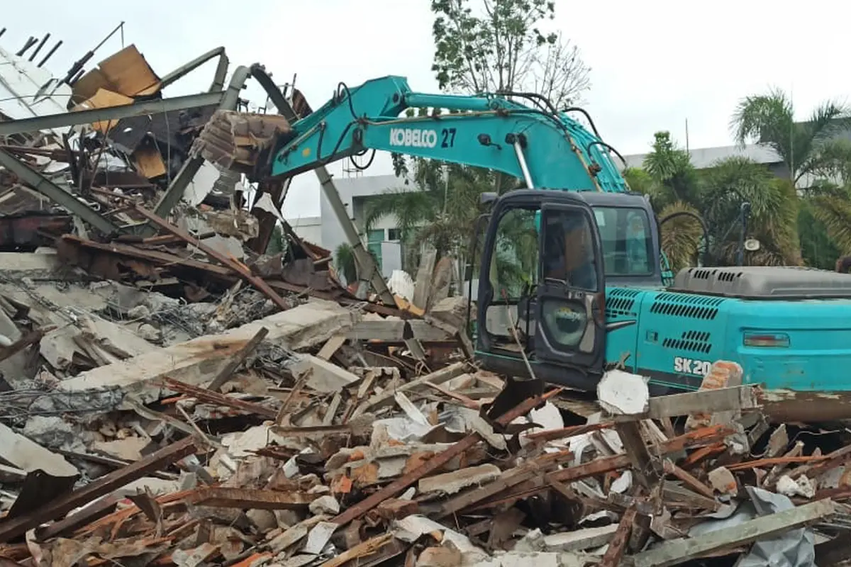 Penampakan Kantor Gubernur Sulbar yang Ambruk Diguncang Gempa