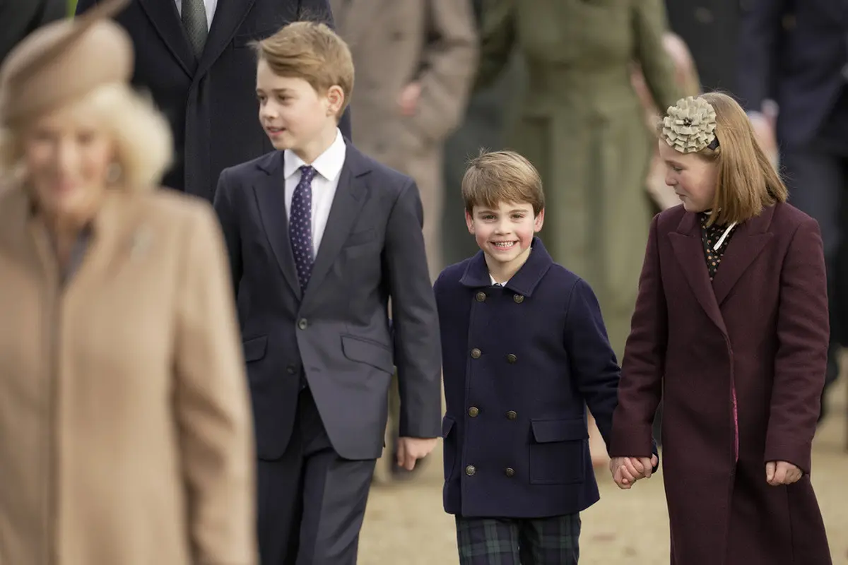 Pangeran George, Pangeran Louis, dan Mia Tindall dalam Natal 2023. (AP Photo/Kin Cheung)