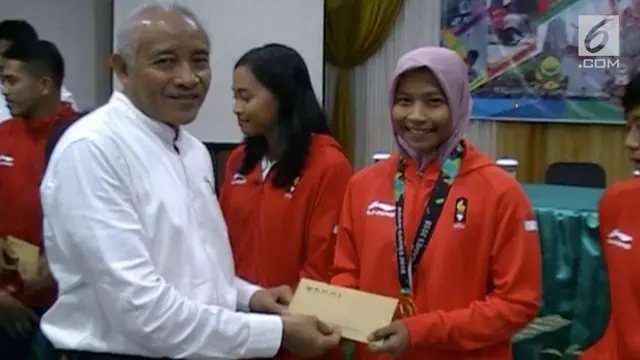 Sebagai bentuk apresiasi terhadap atlet Asian Games dari wilayahnya, bupati Sleman, daerah Istimewa Yogyakarta, memberikan bonus uang jutaan rupiah pada mereka.