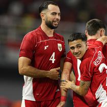 Jordi Amat, Eliano Reijnders memperkuat Timnas Indonesia saat melawan Chinese Taipei di FIFA Matchday di Stadion GBT, Surabaya, Jumat (5-9-2025). (Bola.com/Abdul Aziz)