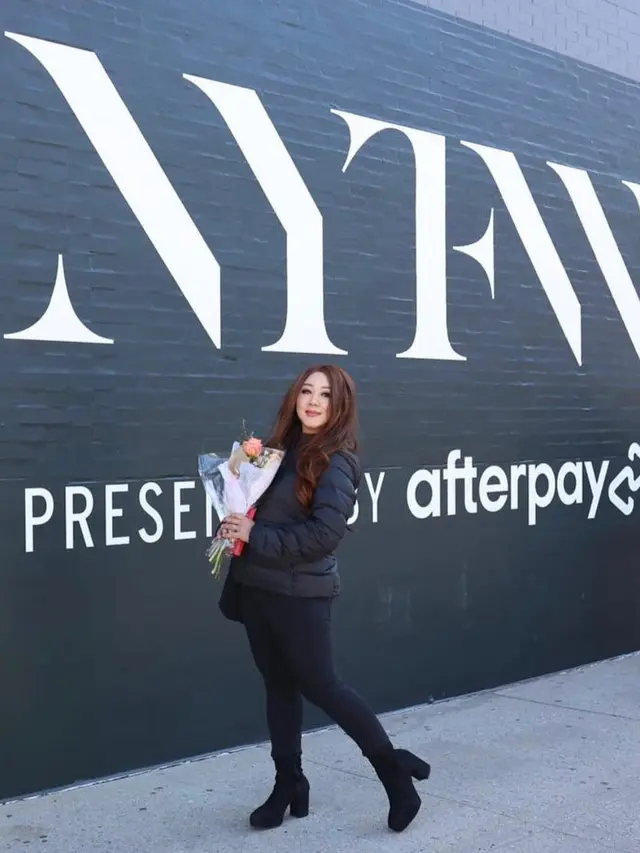 Lenny Hartono di panggung Indonesia Now New York Fashion Week 2023.