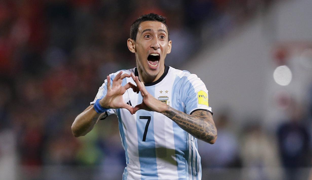 Pemain Argentina, Angel Di Maria merayakan golnya ke gawang Cile pada laga kualifikasi Piala Dunia 2018 zona CONMEBOL di Stadio Nacional Julio Martinez Pradanos, Santiago, Jumat (25/3/2016) pagi WIB.  (REUTERS/Rodrigo Garrido)