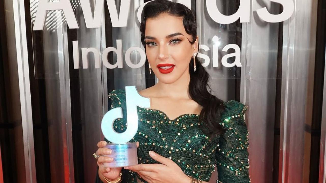 7 Potret Tasya Farasya Raih Beauty dan Fashion Creator of the Year, Ini Detail Penampilannya