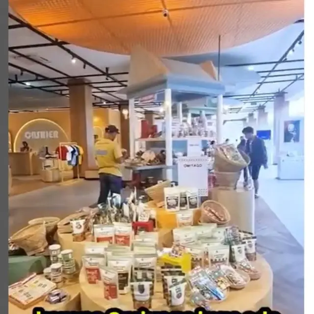 Toko oleh-oleh Omiyago Indonesia