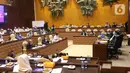 Suasana rapat kerja antara Menteri Perhubungan Budi Karya Sumadi dengan Komisi V DPR di Kompleks Parlemen, Senayan, Jakarta, Senin (25/1/2021). Rapat kerja tersebut membahas evaluasi pelaksanaan anggaran tahun 2020 serta program kerja Kementerian Perhubungan tahun 2021. (Liputan6.com/Angga Yuniar)