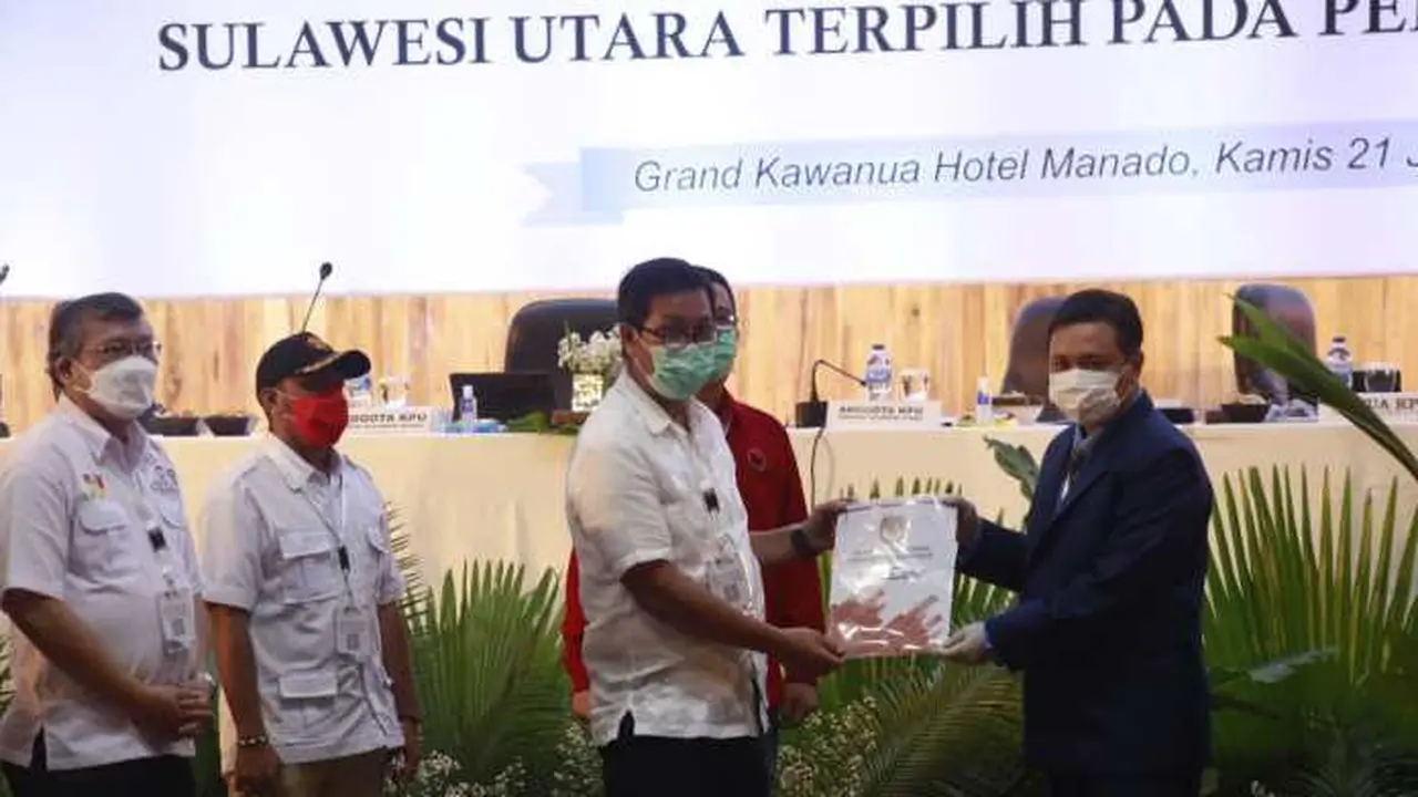 Berita acara diserahkan KPU Sulut dengan disaksikan Bawaslu Sulut pada pasangan calon nomor urut 1, nomor urut 2, dan nomor urut 3 dengan didampingi partai pengusung.