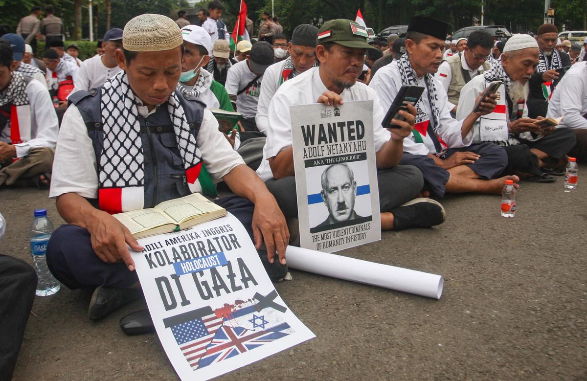 Massa bela Palestina gelar aksi di depan Kedubes Amerika Serikat