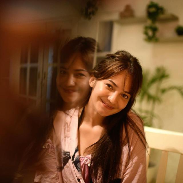 6 Artis Ini Tak Pernah Tahu Sosok Ayah Sejak Kecil, Dibesarkan Oleh Ibunda