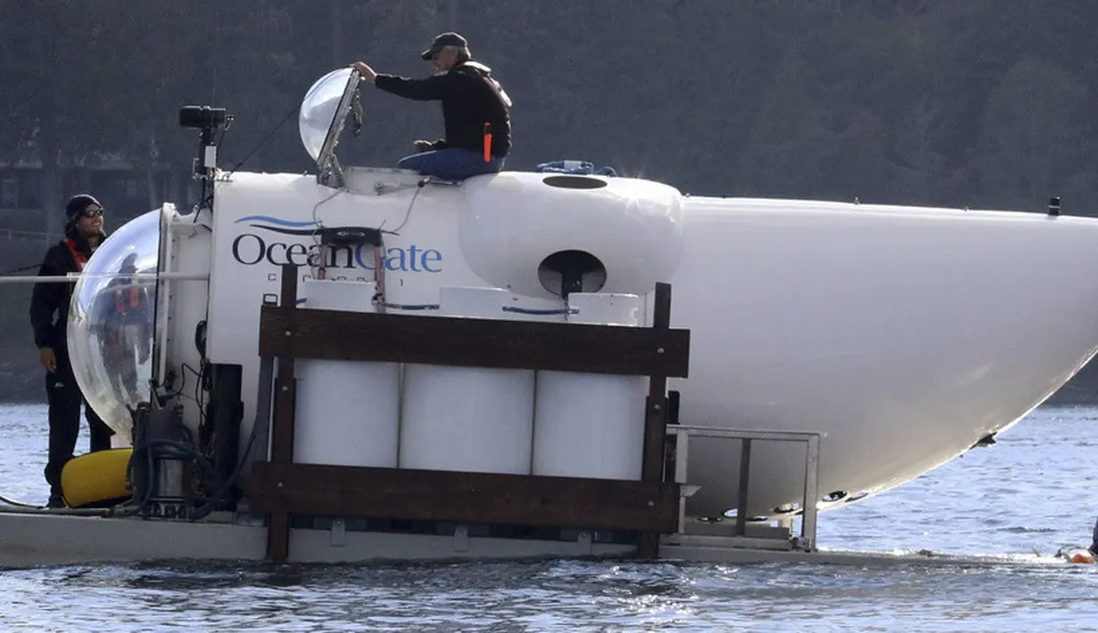 <p>Operasi pencarian besar-besaran tengah berlangsung untuk menyelamatkan kapal selam yang mengangkut sekelompok turis berwisata ke bangkai kapal Titanic di Samudra Atlantik pada 18 Juni 2023. (Alan Berner/The Seattle Times via AP)</p>