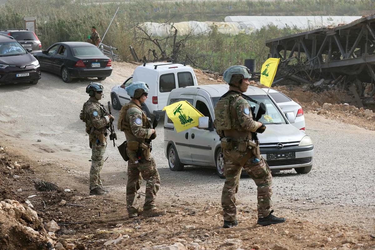 FOTO: Patroli Pasukan UNIFIL  di Tengah Kepulangan Warga Lebanon Selatan